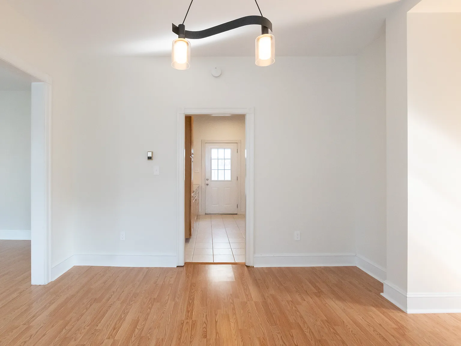 2 bed, 1040 sqft, $2,150 — Photo 3
