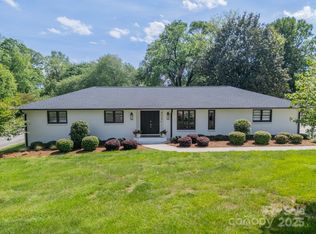 8330 Fallsdale Dr, Charlotte, NC 28214