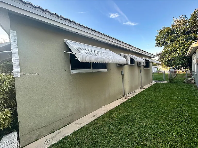 1915 Mayo St — Photo 5