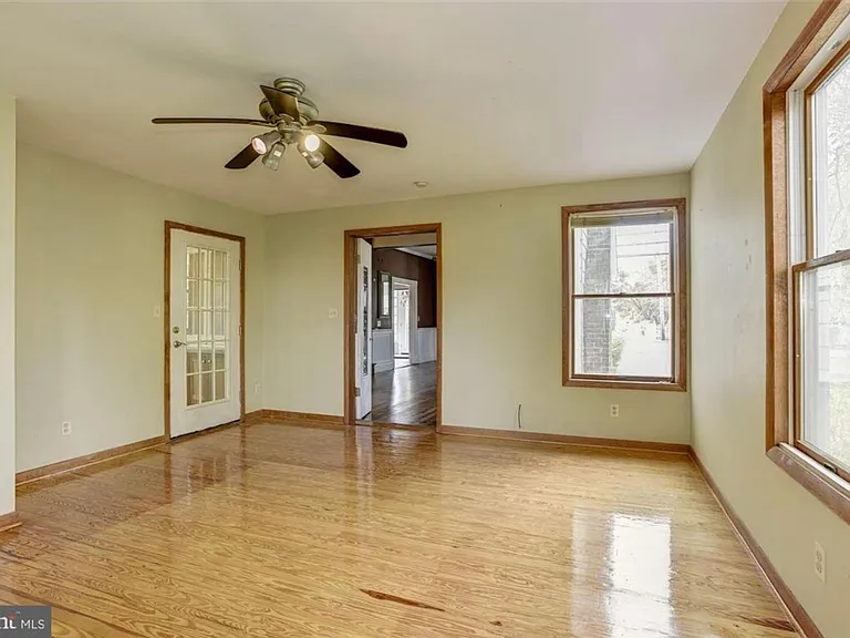 612 W Joppa Rd — Photo 16