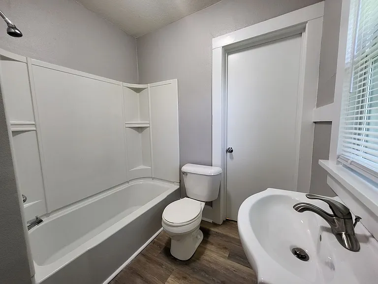 3916 Cambridge St — Photo 12
