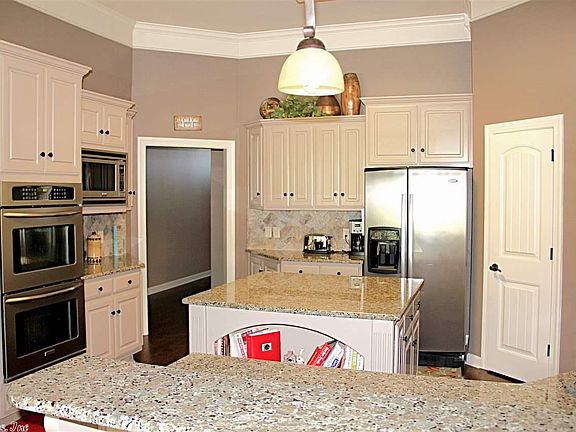 3rd image of 217 Corondelet Ln