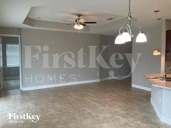 3 bed, 2.0 bath, 1614 sqft, $2,140 — Photo 3