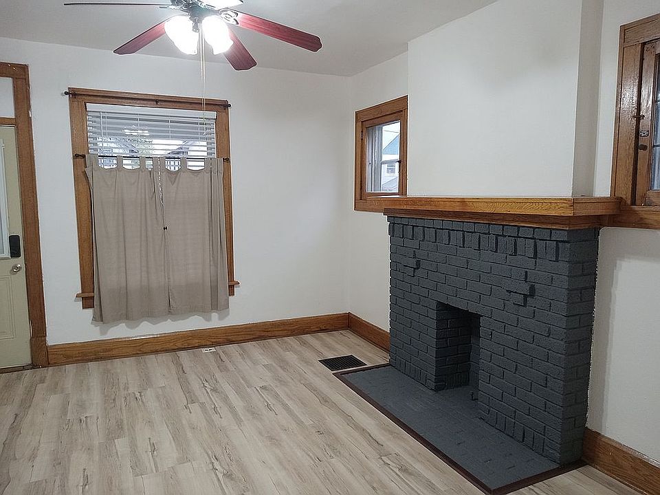 2368 living room area