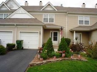 555 Musket Ct, Collegeville, PA 19426