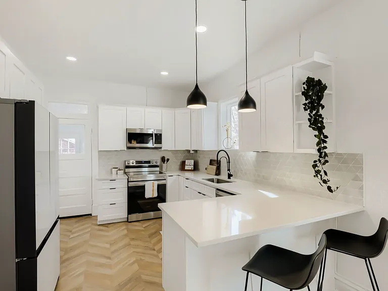 4766 Williams St — Photo 3
