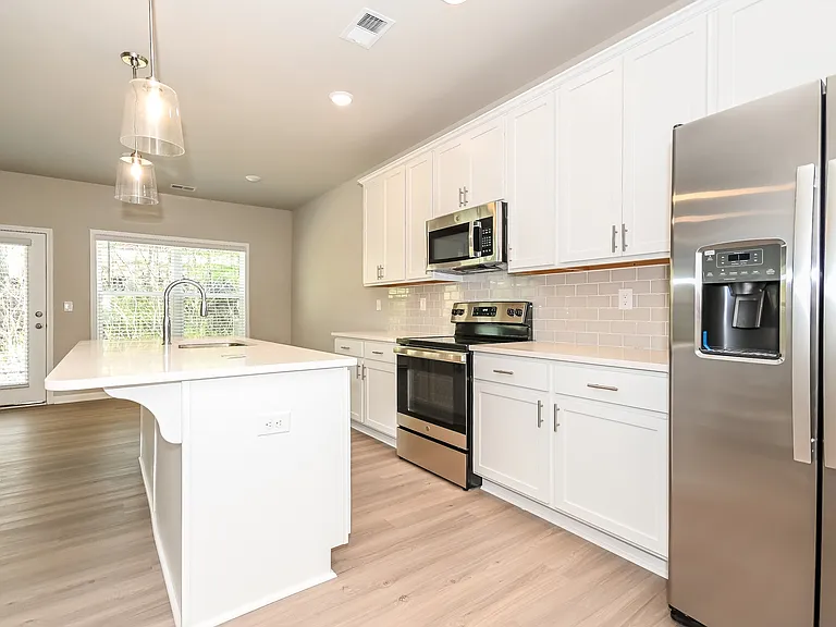 814 Calvin Park Dr — Photo 5