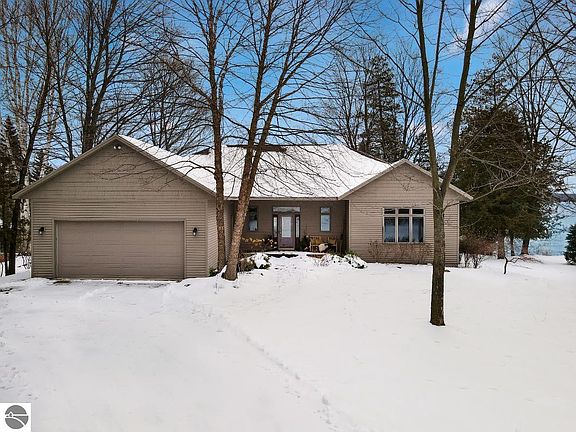 2nd image of 709 NW Torch Lake Dr