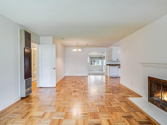 4th image of 658 Robin Dr