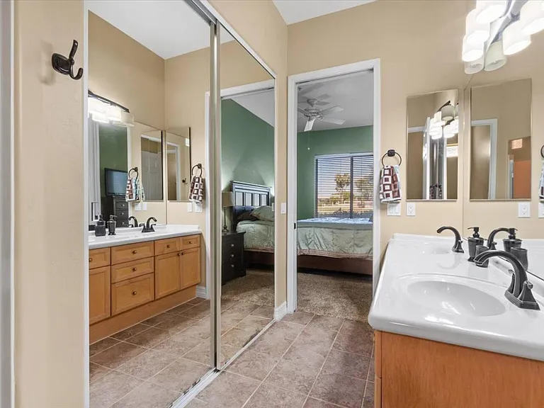 3800 S Cantabria Cir #1040 — Photo 12