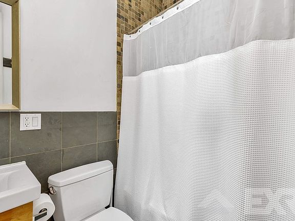 5th image of 976 Myrtle Ave #4AA