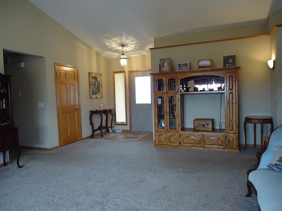 5th image of 2636 Meadowview Dr