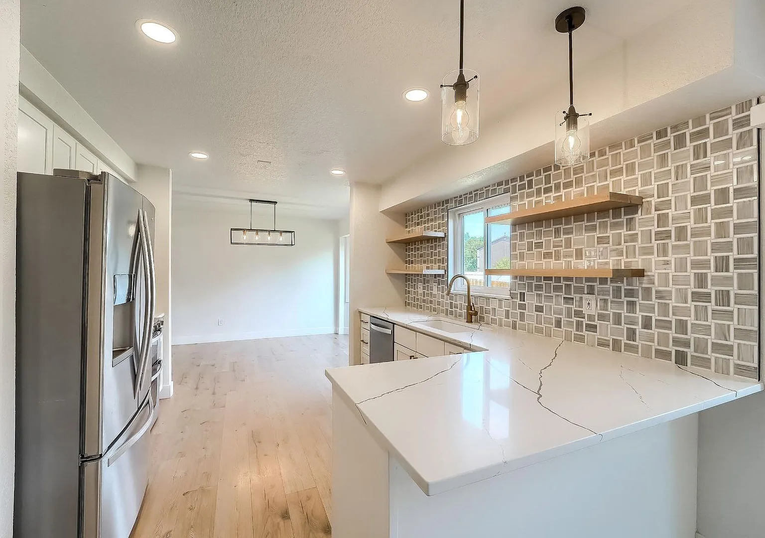 5 Bedroom single family home in Denver — Photo 4
