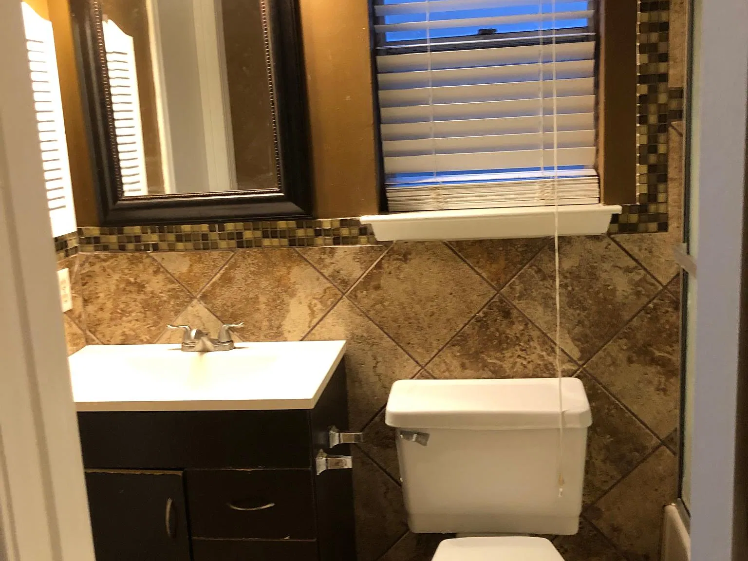 3 bed, 1.5 bath, 1105 sqft, $1,600 — Photo 3