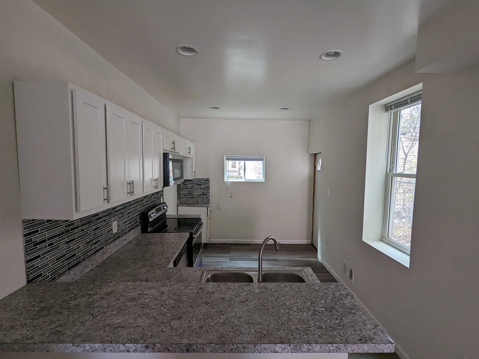 1916 N. Patton St — Photo 2