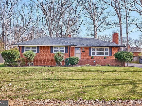 2nd image of 6015 Mayfair Ln