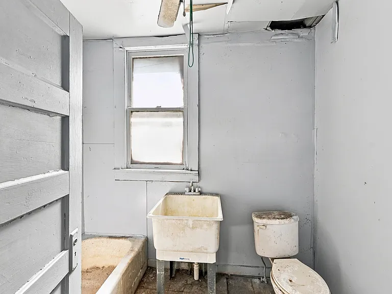 731 E Florida St — Photo 3