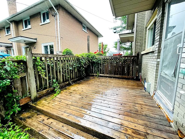 706 Hastings Ave — Photo 5