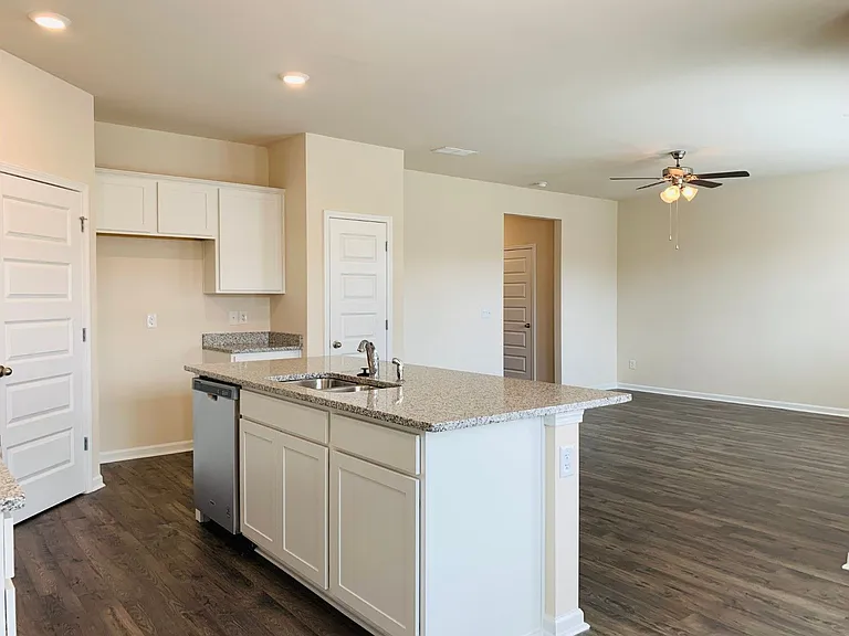 49 Lauritsen Way — Photo 4