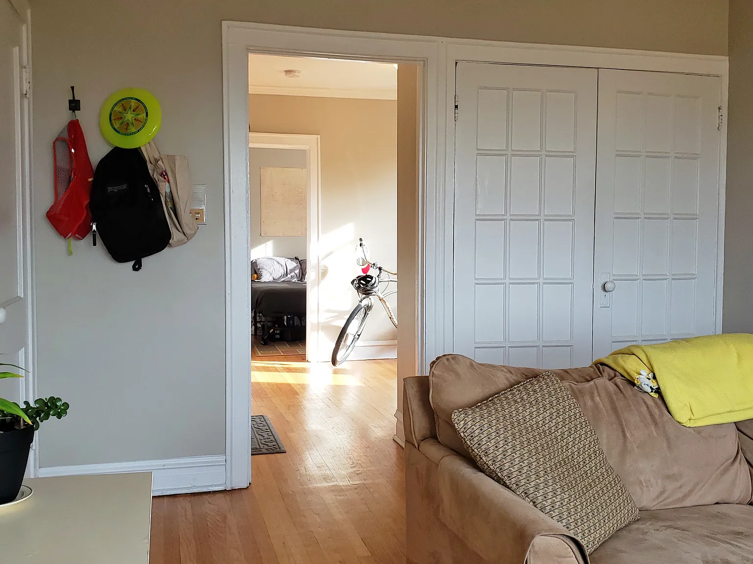 Third Floor 1-Bed in Superb Location! Heat & Water Included! — Photo 2