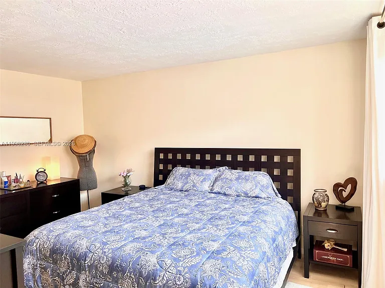 2841 Somerset Dr #215 — Photo 34