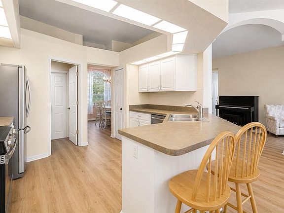 5th image of 12213 ROSELAND DRIVE