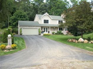 6061 Plymouth Dr, Brighton, MI