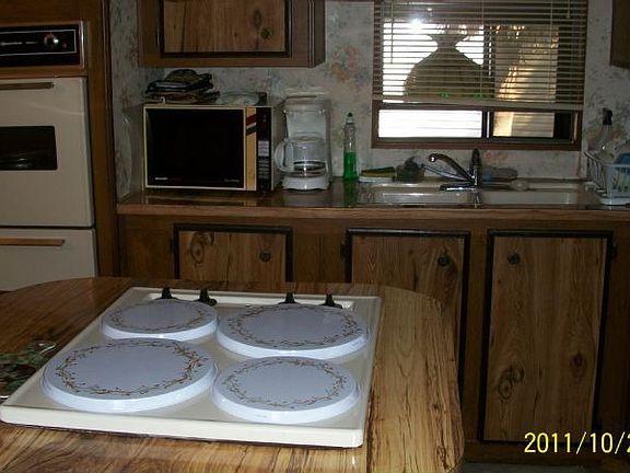 2nd image of 19 Imperial Dr N