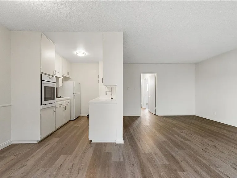 1831 Federal Ave #15 — Photo 2