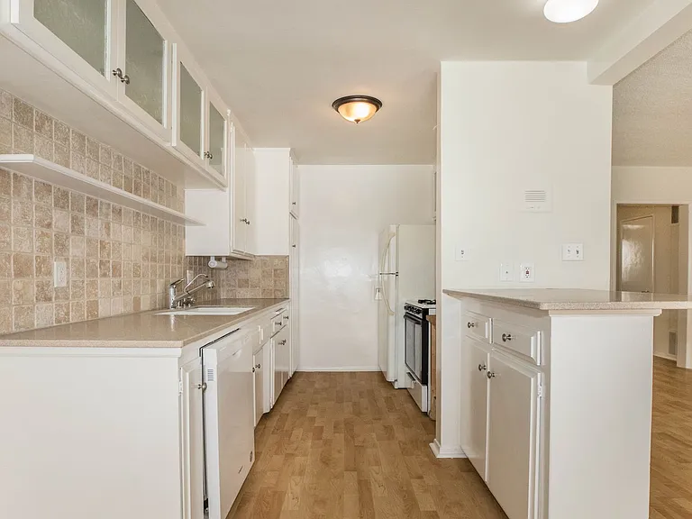 2621 Centinela Ave #14 — Photo 5