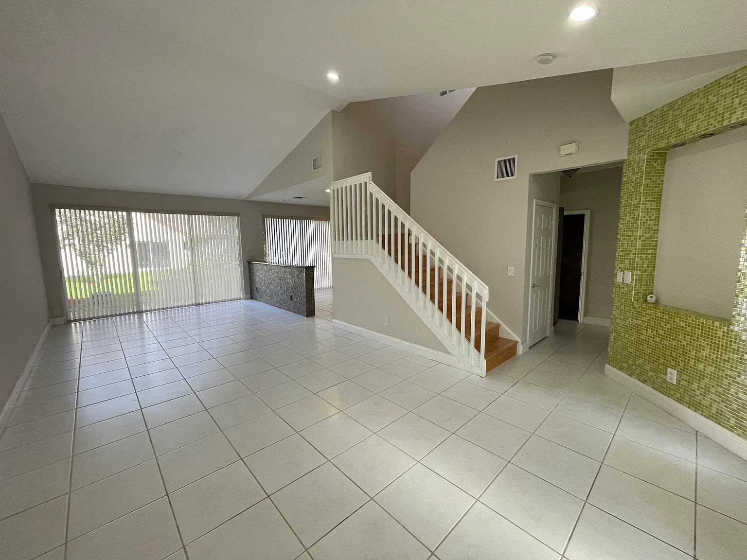 3 bed, 2.5 bath, 1895 sqft, $4,200 — Photo 2