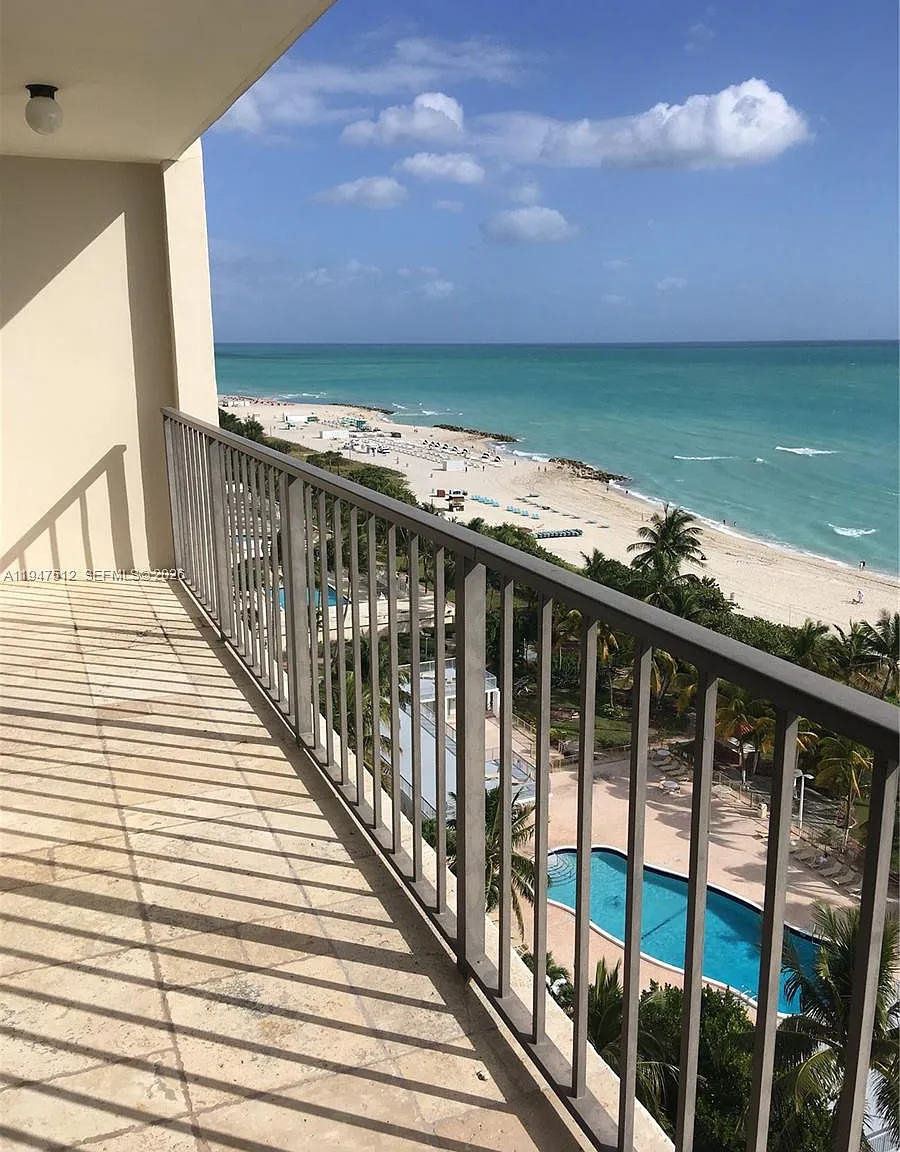 Oceanfront Plaza Condo — Photo 3