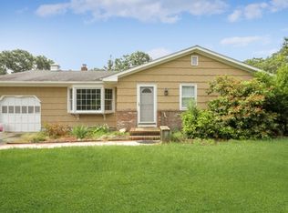 84 Maryland Blvd, Hampton Bays, NY 11946