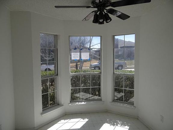 4th image of 1057 Glencrest Dr