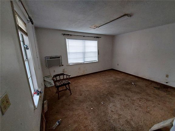 5th image of 121 Washington St