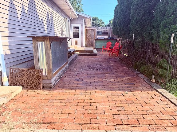 4th image of 605 E Barker St