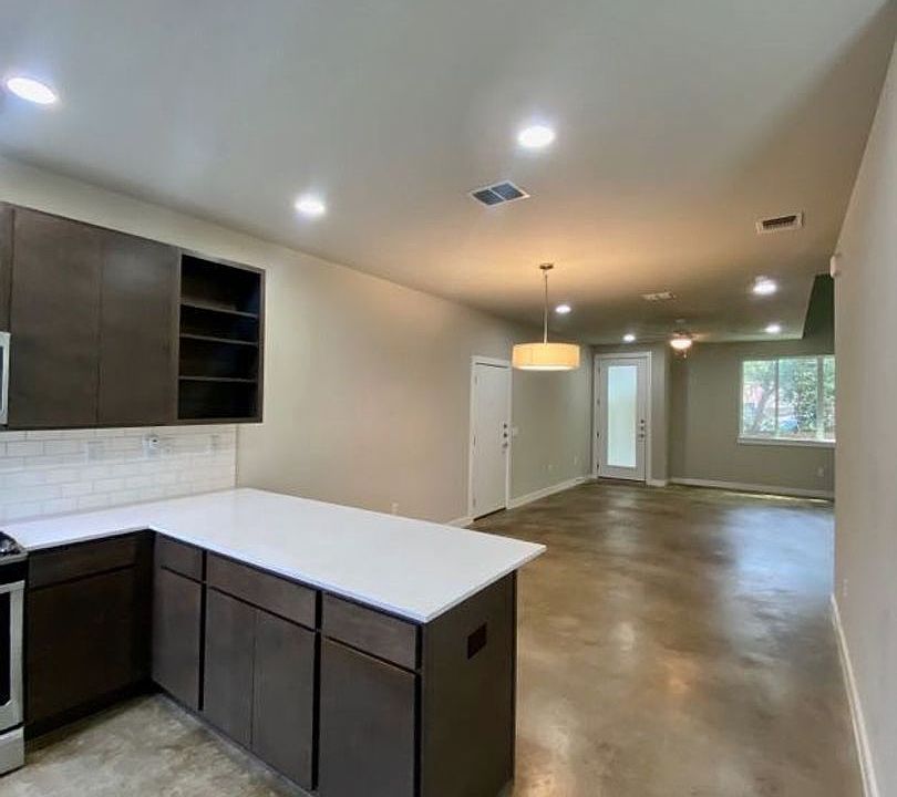 1st image of 330 Clay St #28