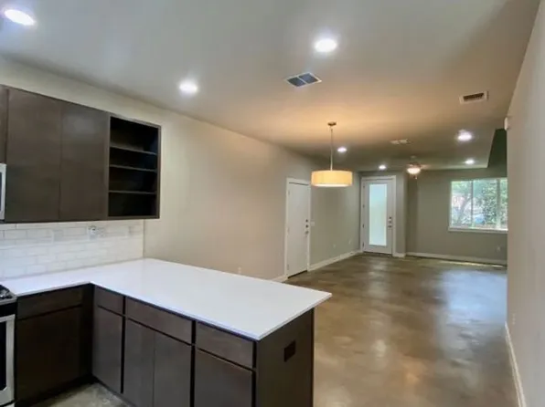 330 Clay St #28, San Antonio, TX 78204