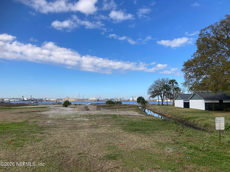 5240 River Park Dr — Photo 3