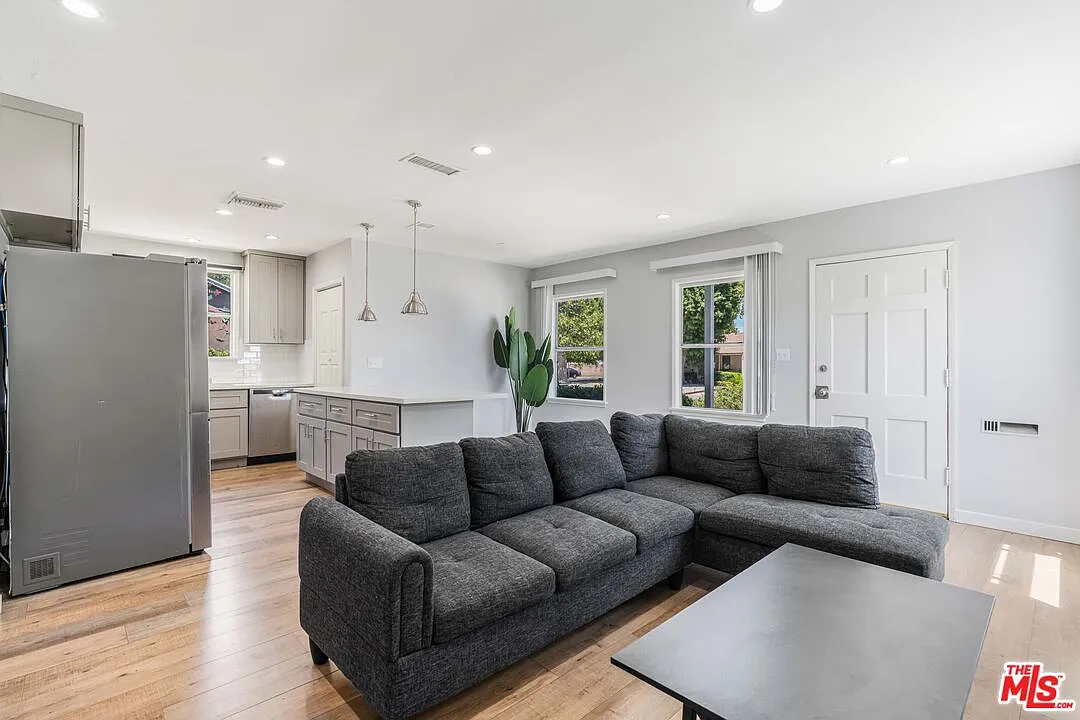 3 bed, 2.0 bath, 1152 sqft, $3,695 — Photo 1