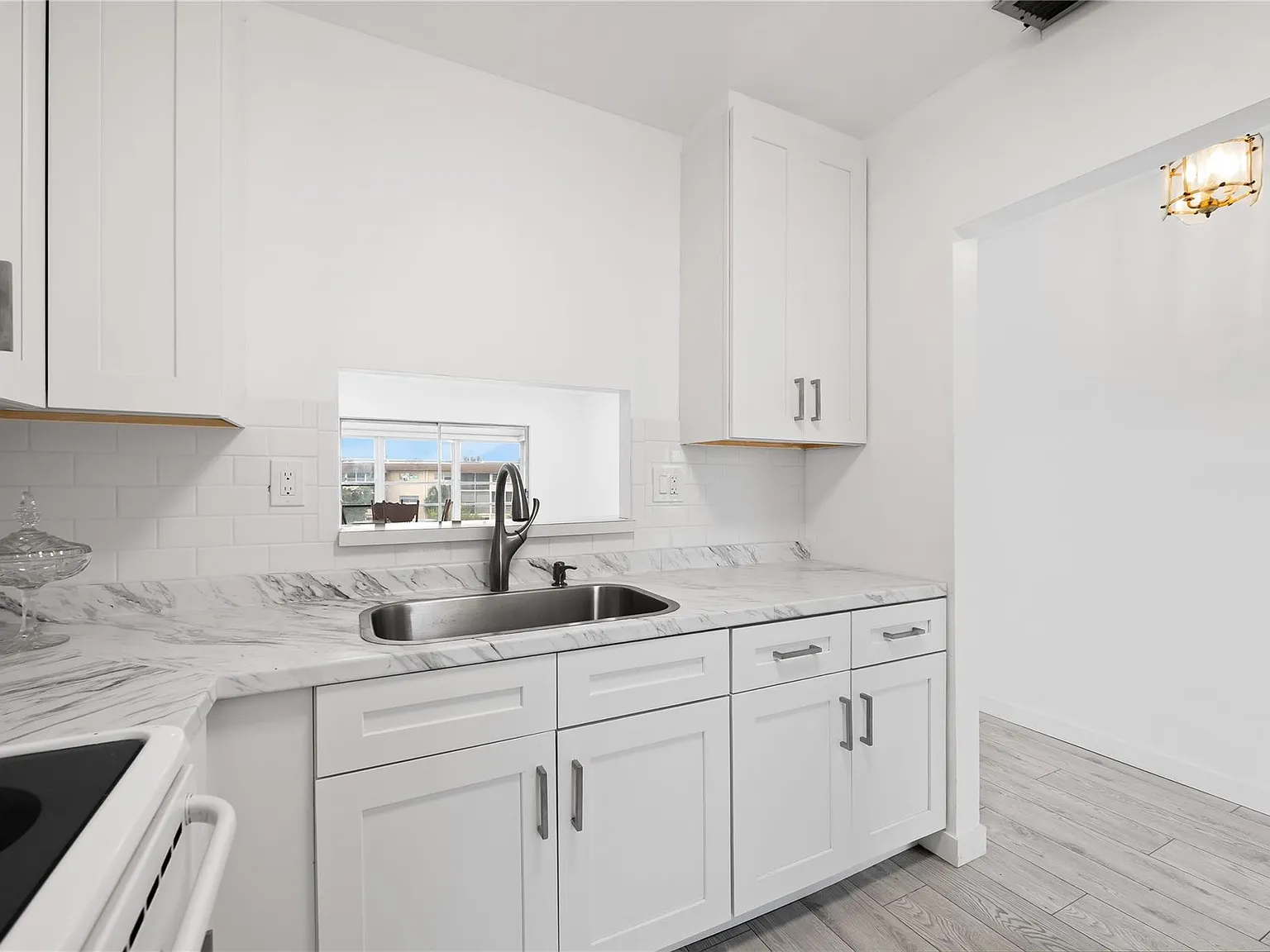 2 bed, 2.0 bath, 944 sqft, $1,650 — Photo 2