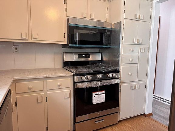 3rd image of 95 Willow Ave