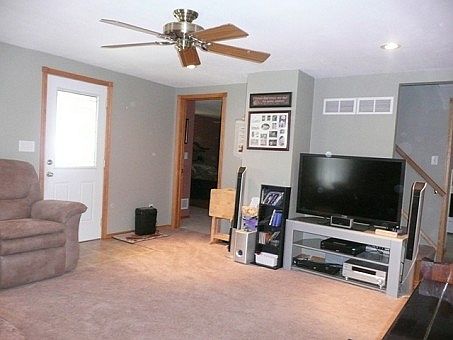 3rd image of 102 Wood St