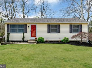 33 Poplar St, Sicklerville, NJ 08081
