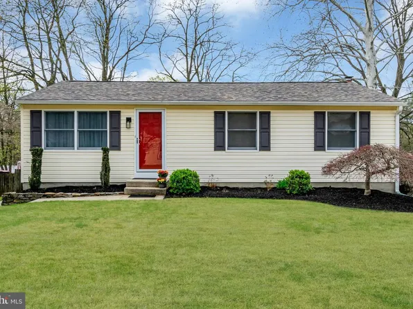 33 Poplar St, Sicklerville, NJ 08081