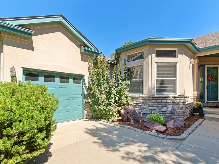 3160 Stevens Cir N — Photo 3