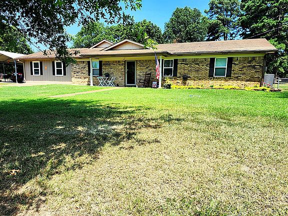 3rd image of 221 Randall Rd