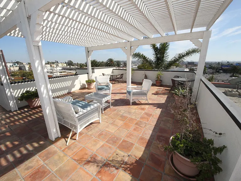 10615 Rose Ave — Photo 40