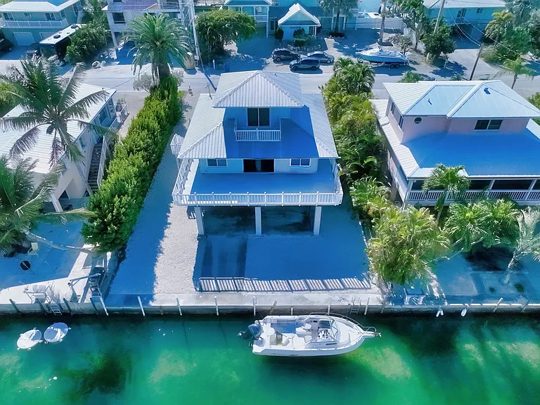 595 Caribbean Dr E — Photo 24