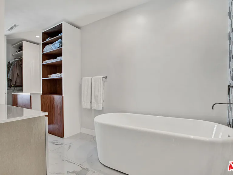 1100 Alta Loma Rd #1103 — Photo 22